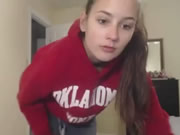 Supersüßer Striptease eines College-Mädchens