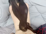 Chinesisches Paar hat Sex auf dem Bett